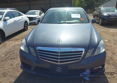 2011 Mercedes-Benz E 350 4Matic z USA, uszkodzony, nr VIN WDDHF8HB9BA439948